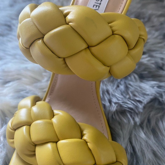 STEVE MADDEN Kenley Heel , Citron, size 6 - Picture 12 of 13